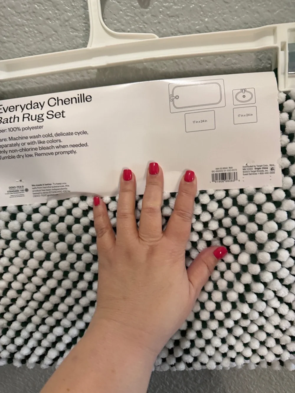 Room Essentials Chenille Bath Rug Set - White with Dark Green Trim